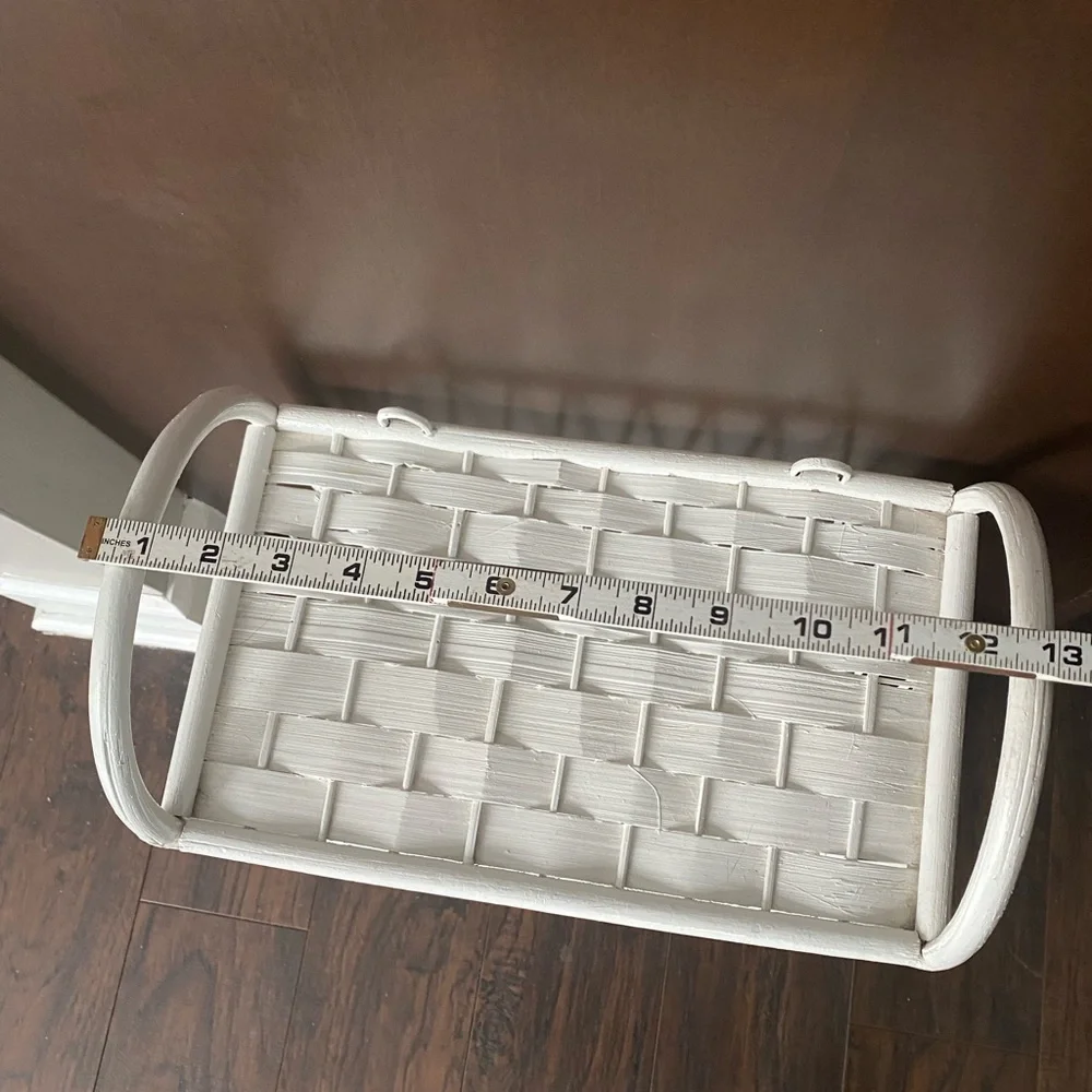 Vintage White Wicker shelf with towel rack - Picture 6 of 6